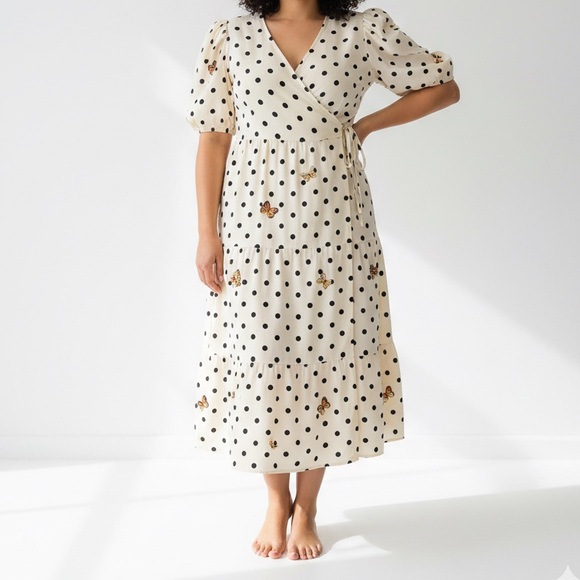 Nasty Gal Dresses & Skirts - Nasty Gal Cream V-Neck Dress